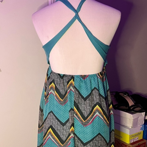 Colorful flowing dress 👗 - Picture 3 of 4